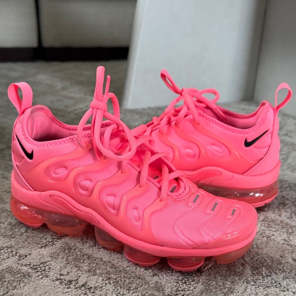 Nike Air Max VaporMax Plus
Pink (Women's)